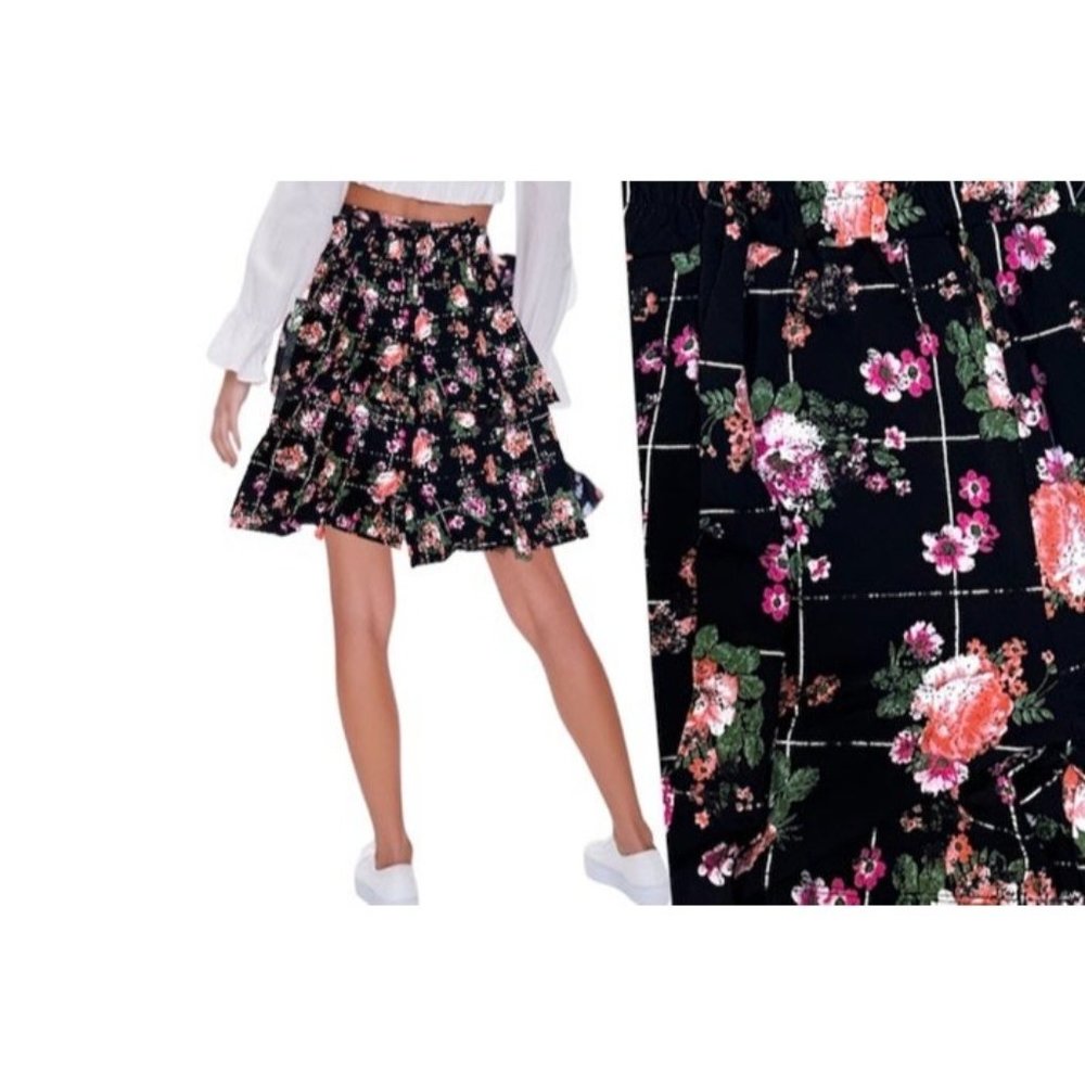 Shorts ella Lularoe Shorts black red Floral with Belt Pull on